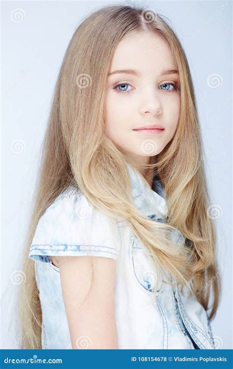 blue eyed blonde girl|Blonde young girl with blue eyes Stock Photos and。